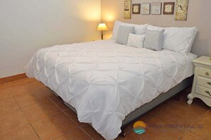 2 slaapkamers, een strijkplank/strijkijzer, reisbedje, gratis wifi