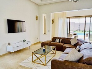 Televisie en een open haard