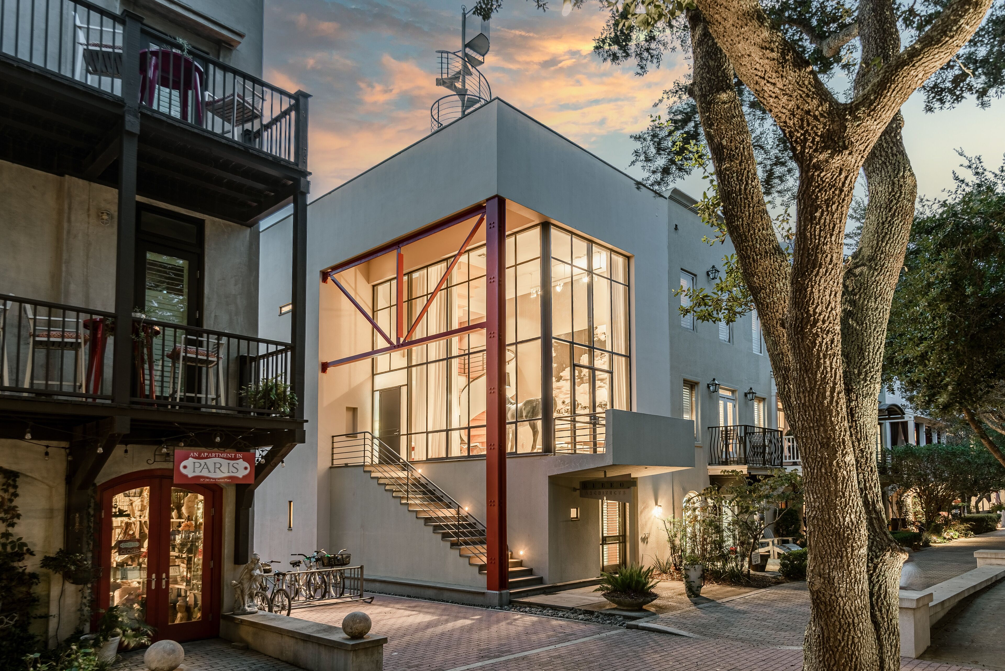 Stairway to Heaven : Ultra Modern, Artistic, Seaside FL Rooftop Patio