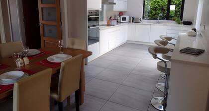 Seaside home close to Mourne Mountains and accessible to main town centre