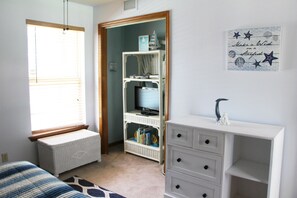 3 bedrooms, in-room safe, desk, iron/ironing board