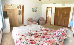 3 habitaciones, caja de seguridad en la habitación y escritorio 