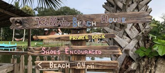 Loop naar Beach & Downtown - prive zwembad Home + Dock w / Vissen & zeekoeien!