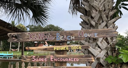 Zu Fuß zum Strand und in die Innenstadt - Private Pool Home + Dock w / Angeln & Seekühe!