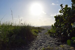 Beach nearby, sun-loungers, beach towels