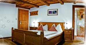 Free cribs/infant beds, free WiFi, bed sheets - Landhotel Vordergrub (Kitzbuhel)