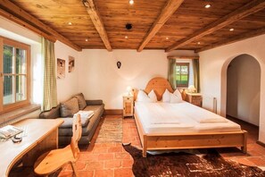 Free cribs/infant beds, free WiFi, bed sheets - Landhotel Vordergrub (Kitzbuhel)