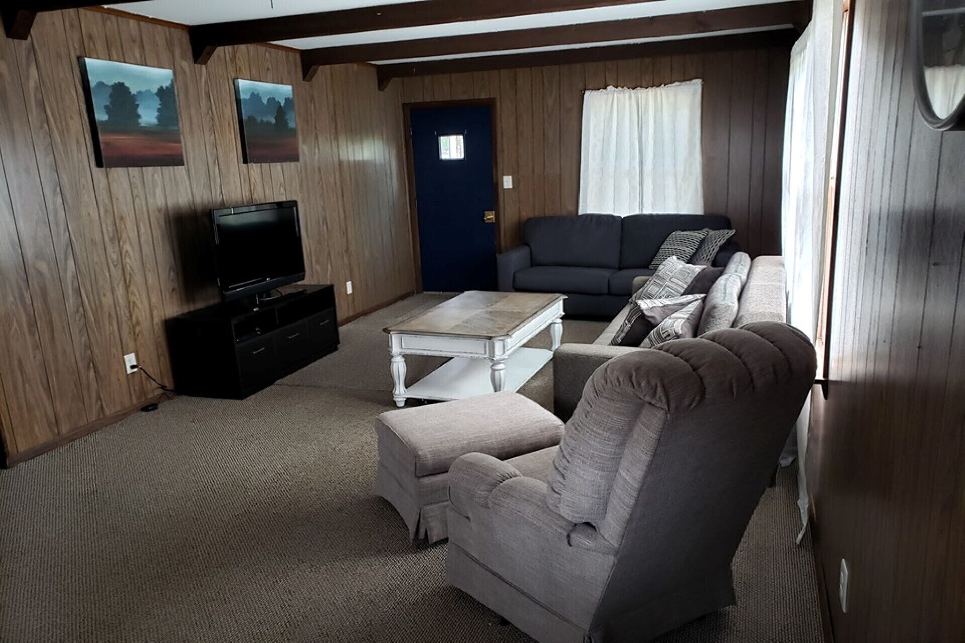 Private Cabin nestled in pines and a short walk to Wisconsin River on 72 acres