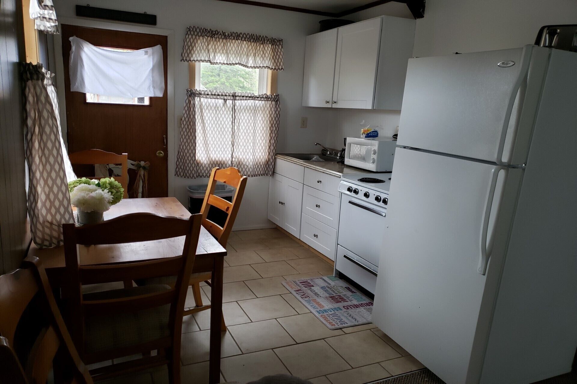 Private Cabin nestled in pines and a short walk to Wisconsin River on 72 acres