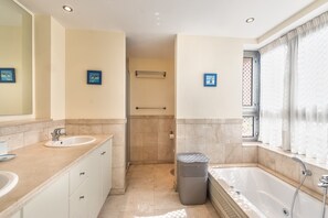 Shower, hair dryer, towels