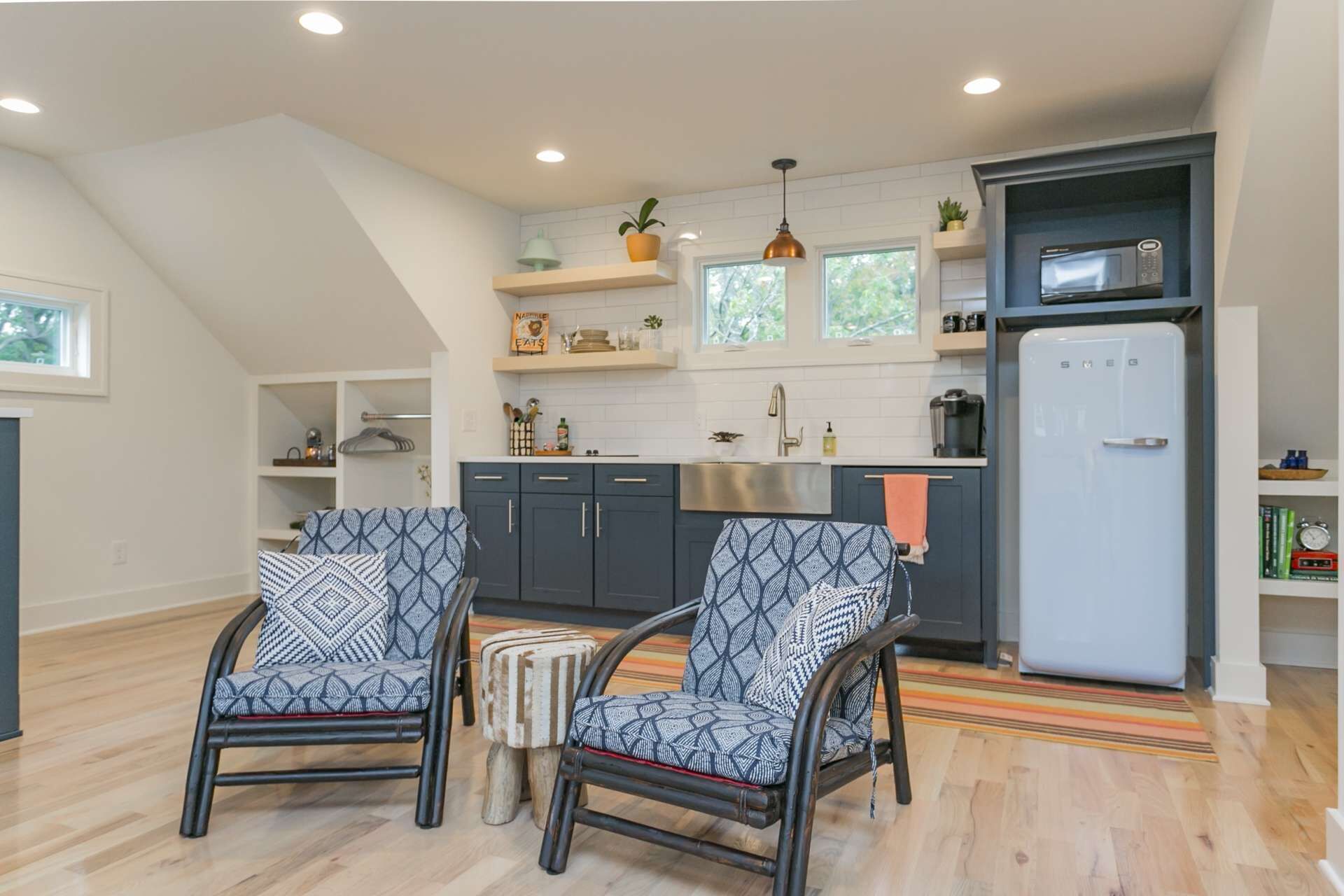 Calvin Garden Getaway ~ Trendy Area ~ Minutes to Downtown & Broadway ~ Easy Parking ~ Near 5-Points