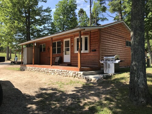 Modern 2 Bedroom 1 Bath Just Steps From The Au Train River