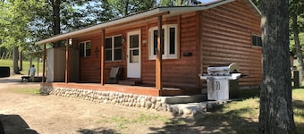 Modern 2 Bedroom 1 Bath Just Steps From The Au Train River