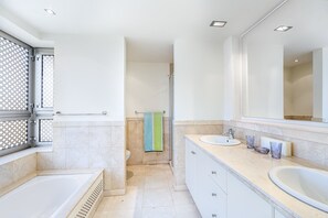 Shower, hair dryer, towels