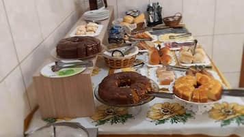 Desayuno de cocina local incluido todos los días