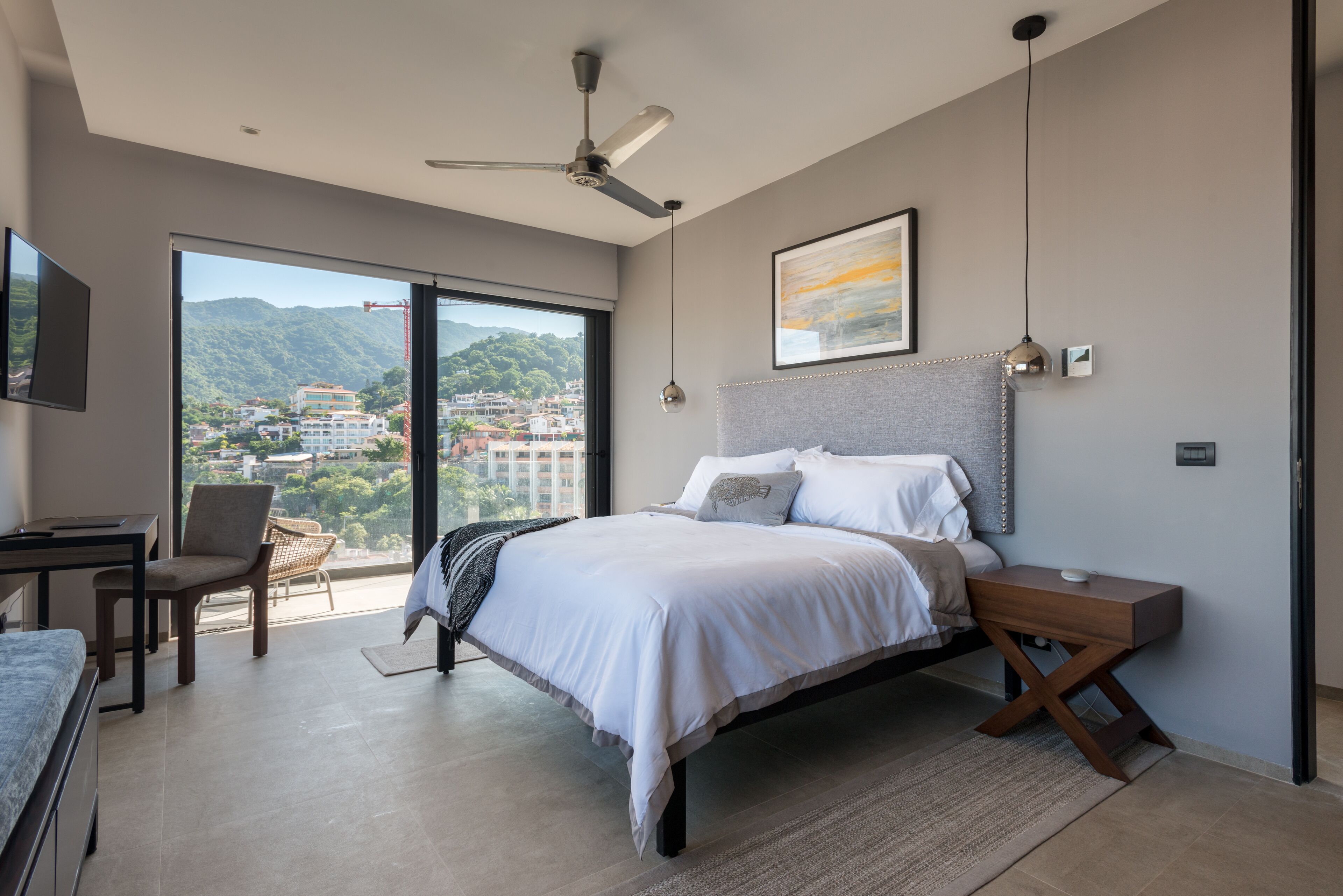 2 bedrooms, desk, iron/ironing board, WiFi