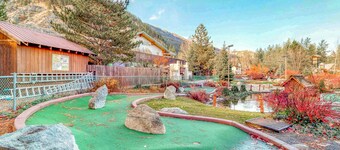 Family-friendly condo w/ patio, shared pools & hot tubs - walk downtown