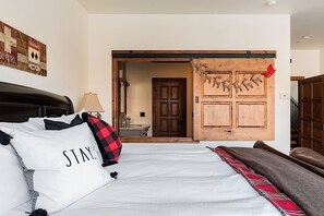 4 Schlafzimmer, Schreibtisch, Bügeleisen/Bügelbrett, kostenloses WLAN