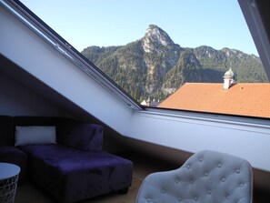 Apartment | Living area | Flat-screen TV - Ammergau Lodge (Oberammergau)