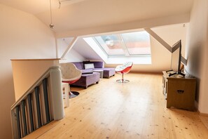 Apartamento | Zona de estar | Una televisión de pantalla plana