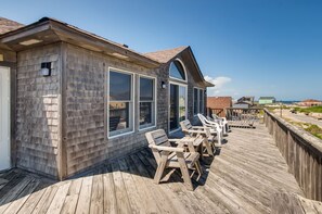 Outdoor dining - Semi-Oceanfront Home w/ Hot Tub, Game Room, Theater, Basketball, Beach Nearby (Rodanthe)