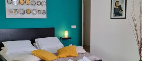 Hochwertige Bettwaren, Daunenbettdecken, Minibar, Zimmersafe