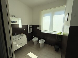 Panoramic Double Room, Balcony, Sea View | Bathroom | Shower, rainfall showerhead, free toiletries, hair dryer - Location10 (Palermo)