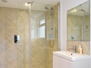 Towels - 1 bedroom accommodation in Findon, near Worthing (Findon, near Worthing)