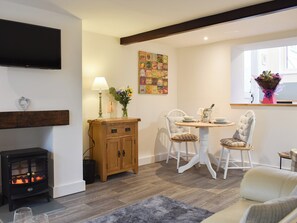 TV - 1 bedroom accommodation in Findon, near Worthing (Findon, near Worthing)