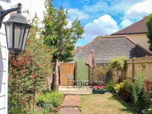 Property grounds - 1 bedroom accommodation in Findon, near Worthing (Findon, near Worthing)