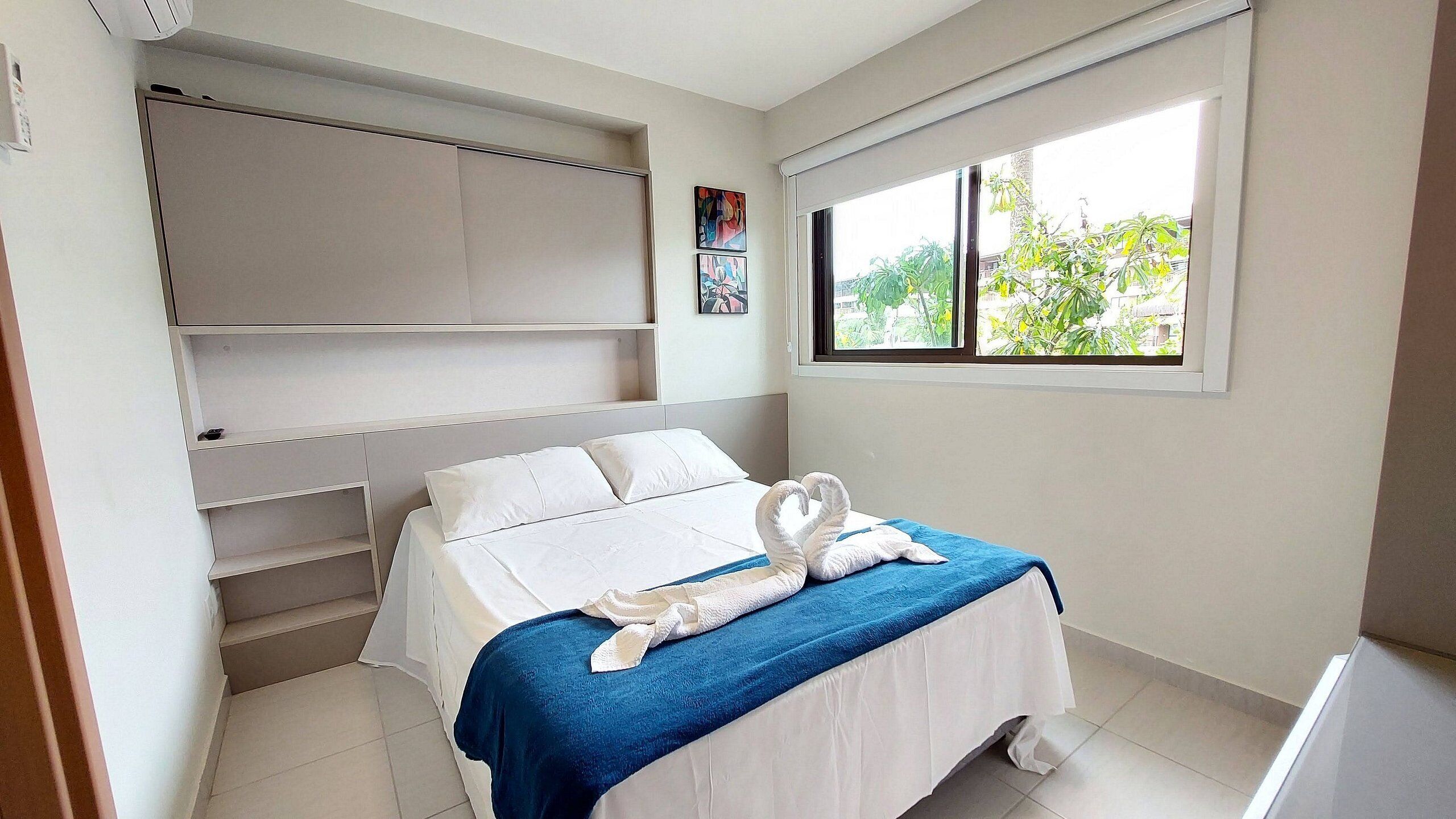 Departamento familiar, vista a la alberca, planta baja | Decoración personalizada, muebles diferentes y cortinas blackout 