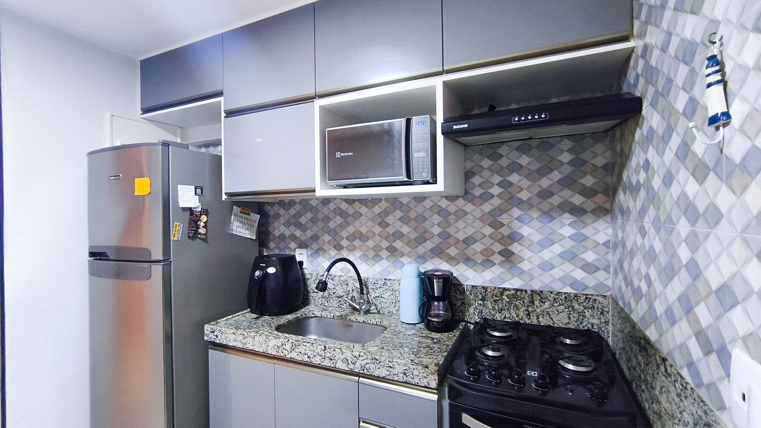 Classic Apartment | Private kitchen | Fridge, cookware/dishes/utensils, freezer