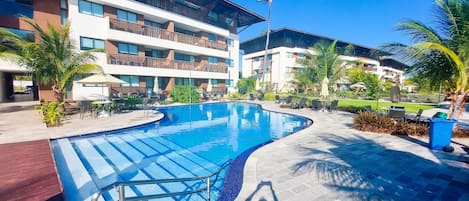 5 outdoor pools