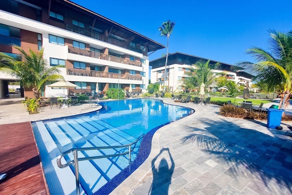 5 outdoor pools