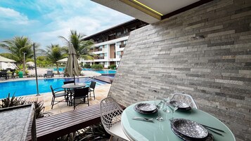 Family Apartment | Outdoor dining