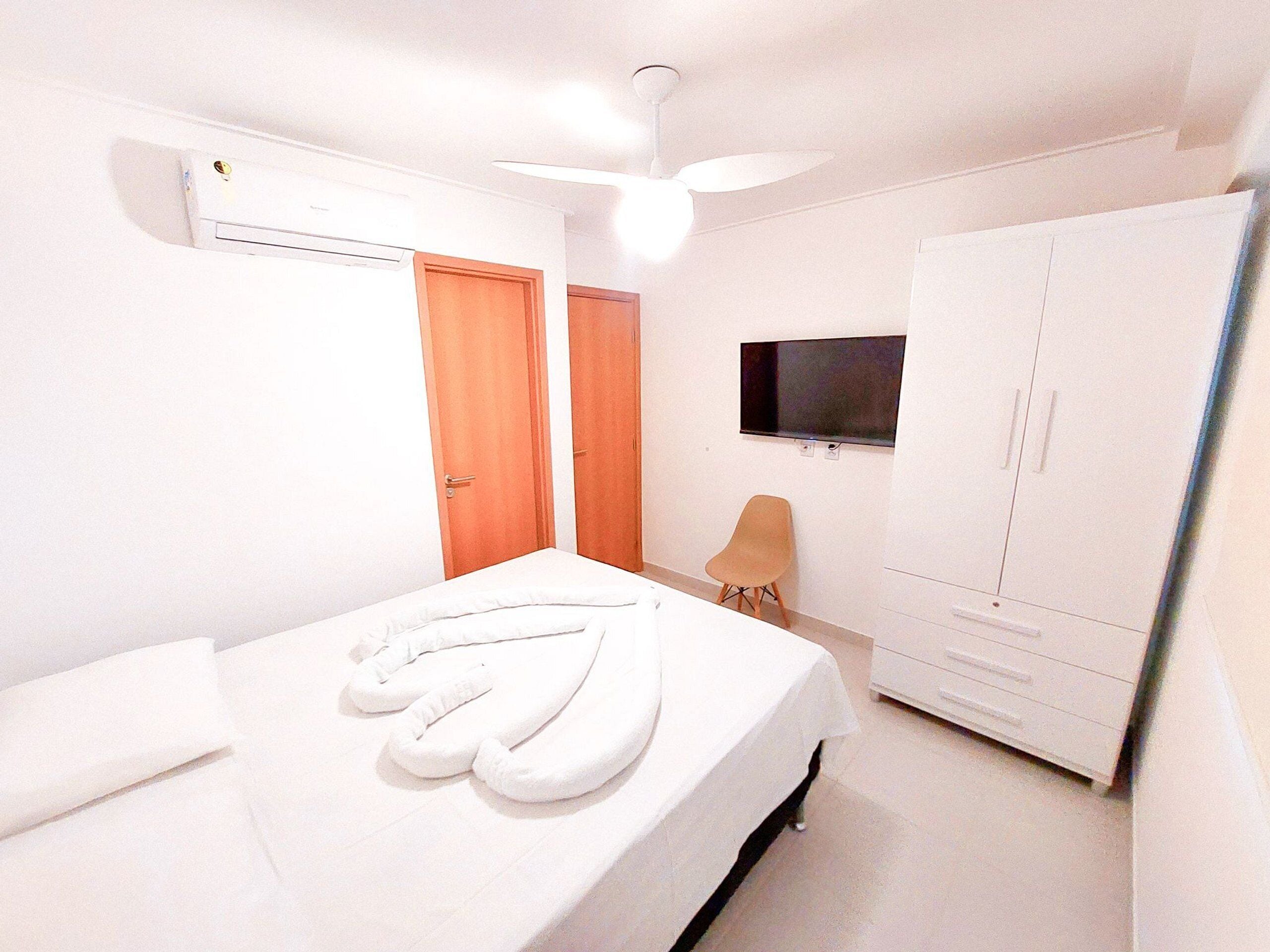 Departamento básico | Decoración personalizada, muebles diferentes y cortinas blackout 