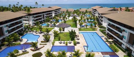5 outdoor pools