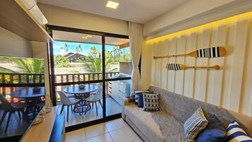 LĂ€genhet Classic | Vardagsrum | 32-tums smart-tv med satellitkanaler och tv