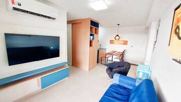 Basic Apartment | Living area