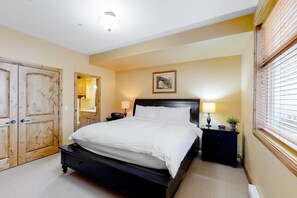 3 bedrooms, free internet, bed sheets