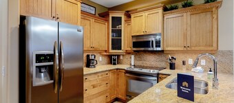 Hjemlig ski-in / out condo m / privat boblebad og underholdning!