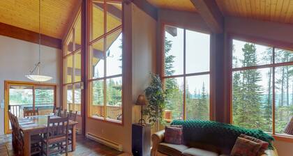 Spacious family-friendly home with a private hot tub, wood fireplace - dogs OK