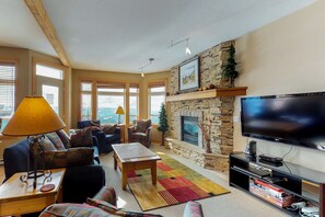 TV, fireplace, DVD player, stereo