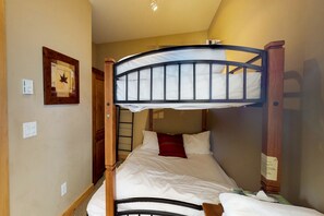 3 chambres, accès à Internet, literie fournie