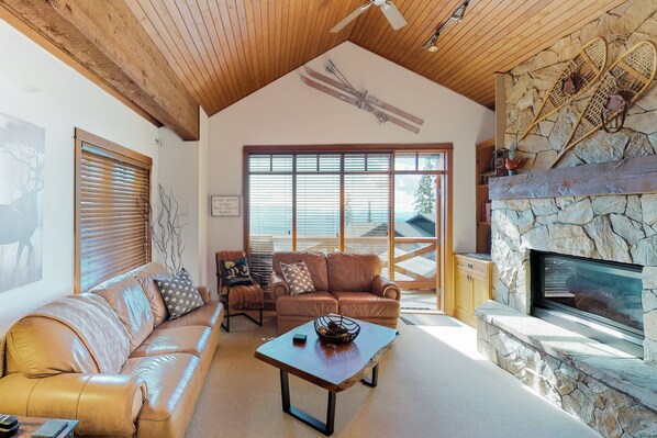 Téléviseur, foyer, lecteur de DVD