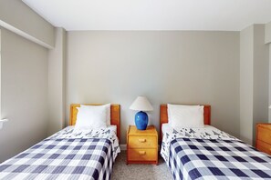 2 bedrooms, iron/ironing board, Internet, bed sheets