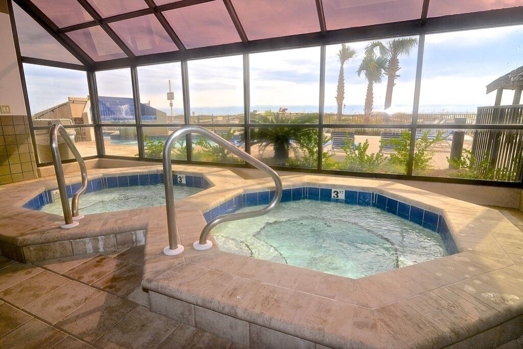 屋内プール  、屋外プール