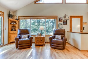 Lobby - Home near Deschutes Rvr with SHARC passes, WiFi, & private hot tub - dogs ok (Sunriver)