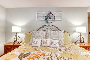 4 bedrooms, iron/ironing board, WiFi, bed sheets