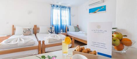 Iron/ironing board, WiFi, bed sheets